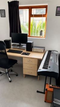 Play The Guitar studio in Voëlklip, Hermanus